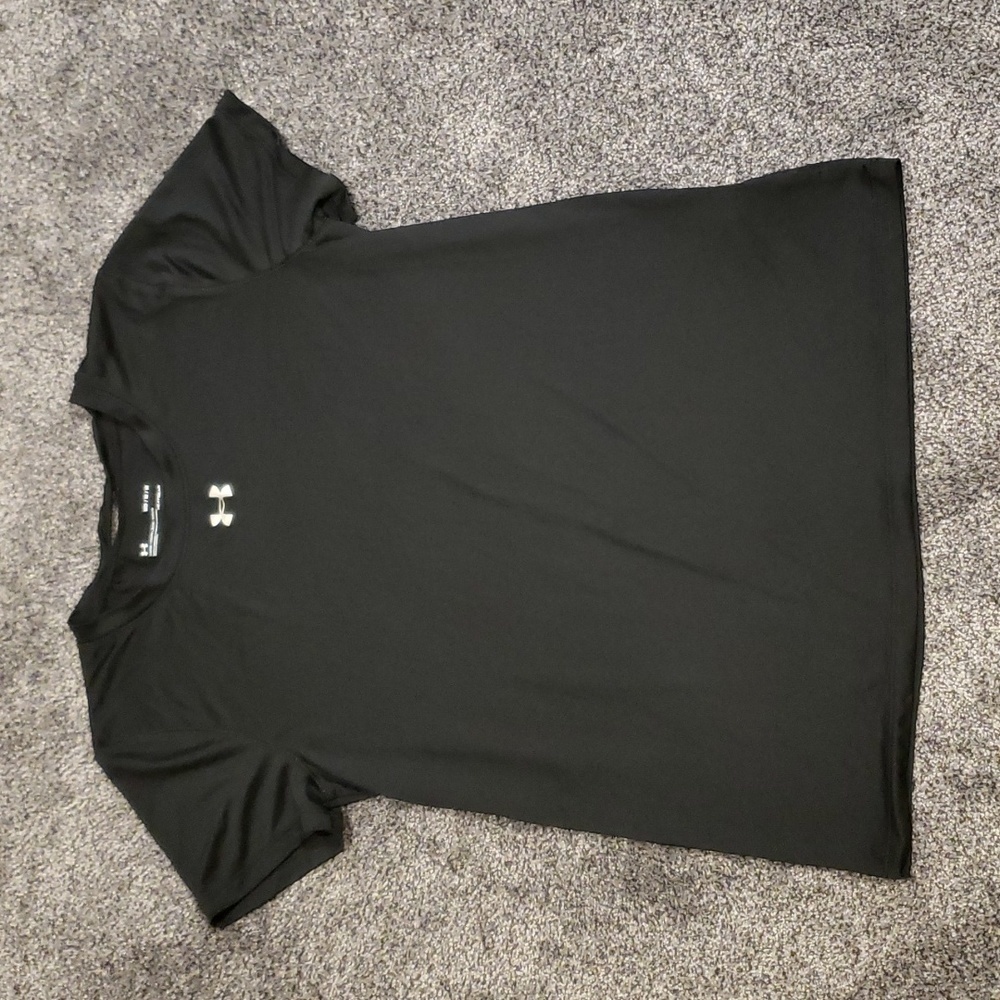 5/$25- Under Armour Tee Size Medium